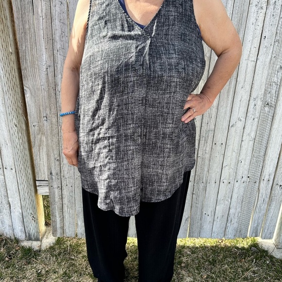 Torrid Women's Black and Gray Sleeveless Top size 2 - Picture 5 of 6